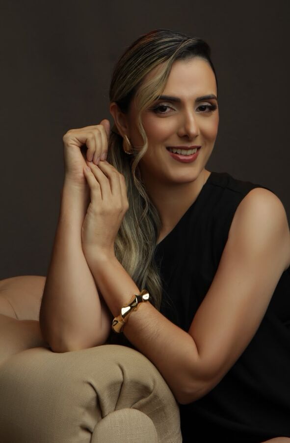 Dra. Carina Lopes sorrindo